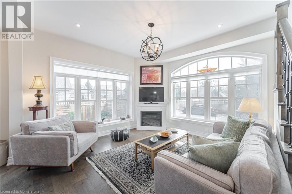 47 WINDSOR CIRCLE Image 18