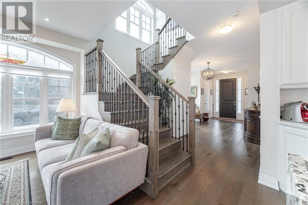 47 WINDSOR CIRCLE Image 21