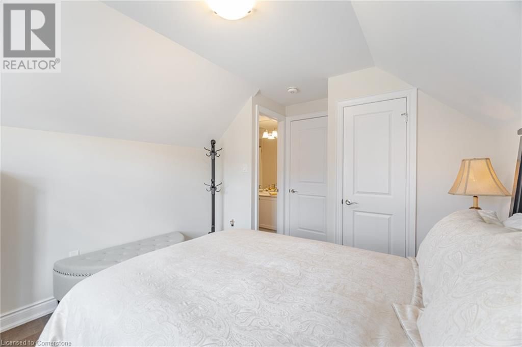 47 WINDSOR CIRCLE Image 30