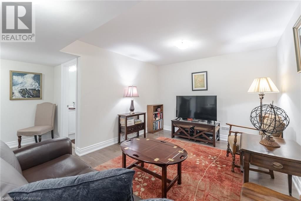 47 WINDSOR CIRCLE Image 38