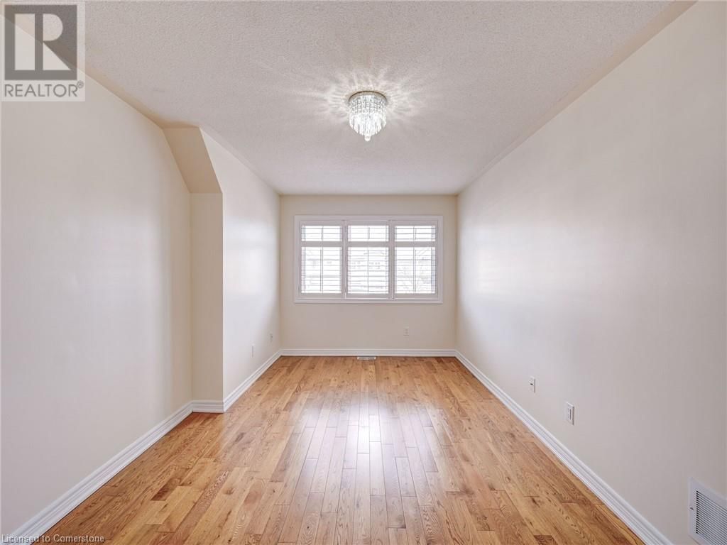 106 NAPERTON DRIVE Image 32