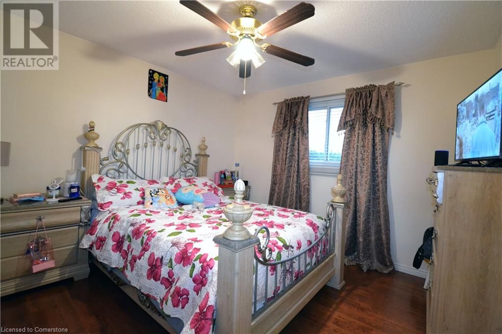 15 TALIA COURT Image 32