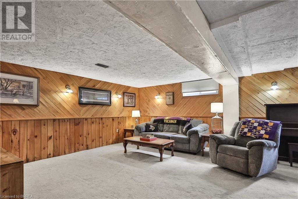 110 ALBION COURT Image 13