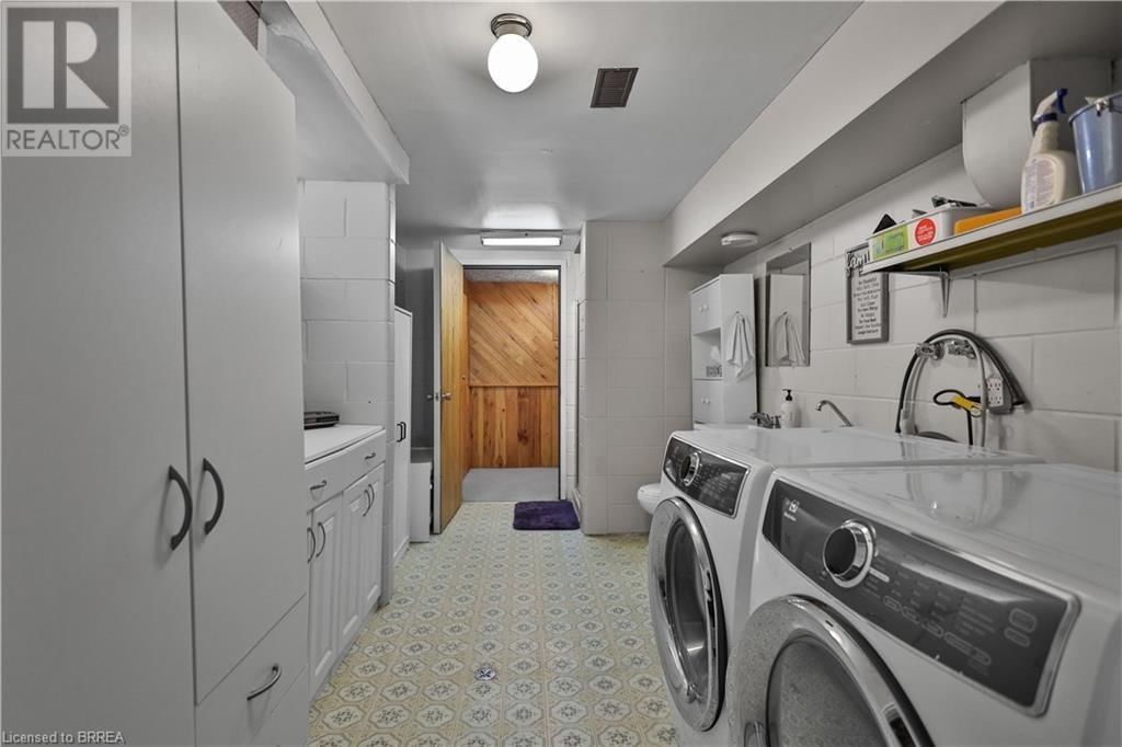 110 ALBION COURT Image 16