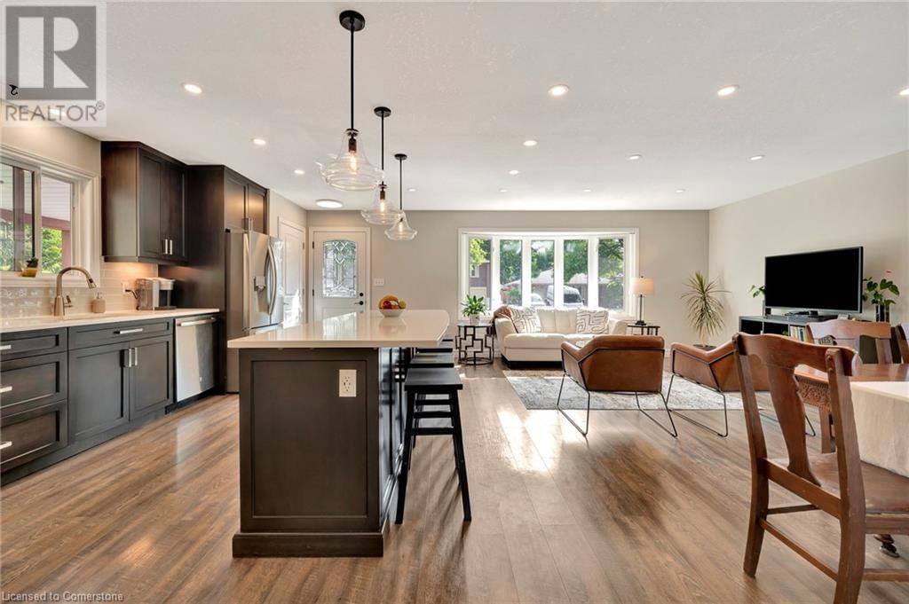 588 HIGHPOINT AVENUE Image 11