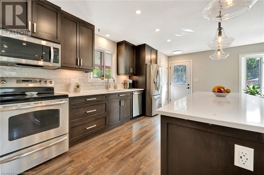 588 HIGHPOINT AVENUE Image 12