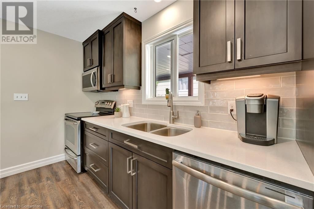588 HIGHPOINT AVENUE Image 14