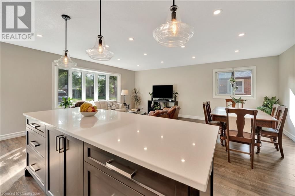 588 HIGHPOINT AVENUE Image 15