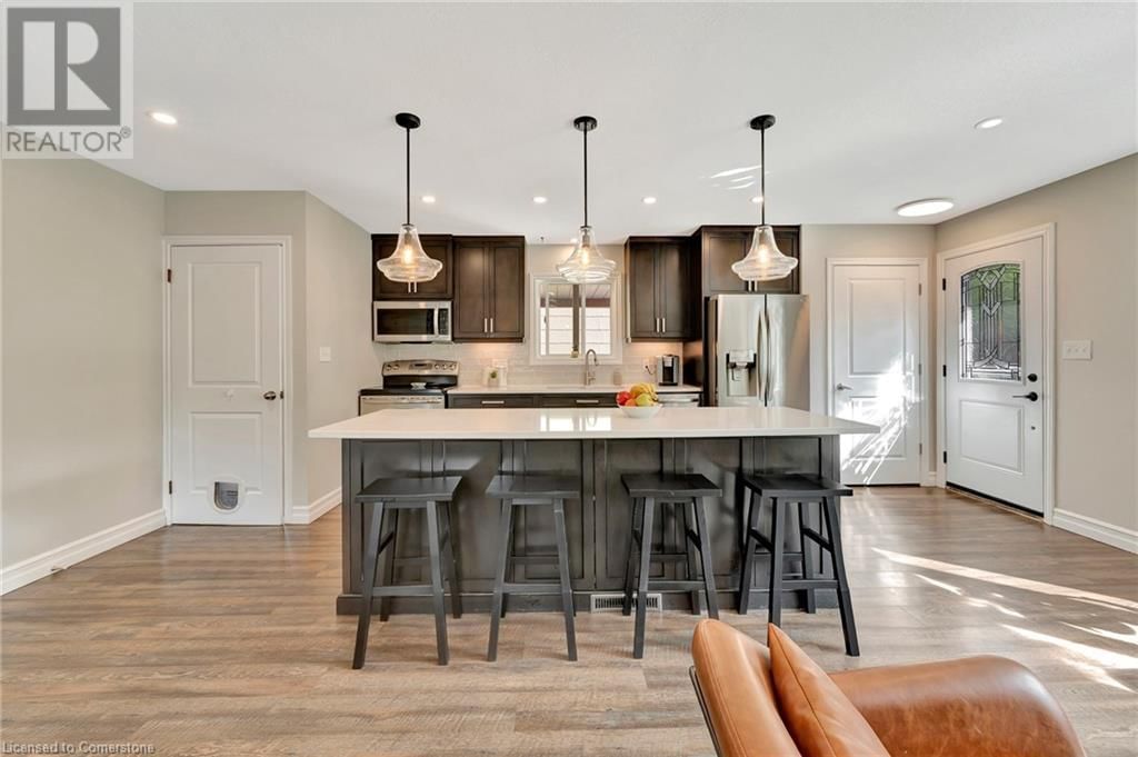 588 HIGHPOINT AVENUE Image 17