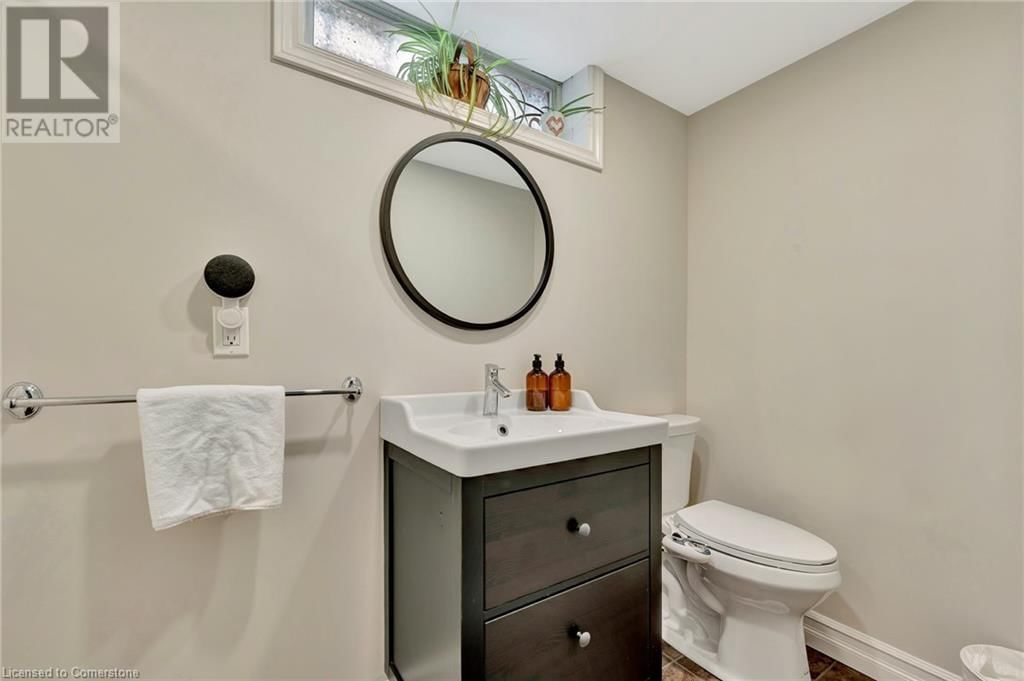 588 HIGHPOINT AVENUE Image 30