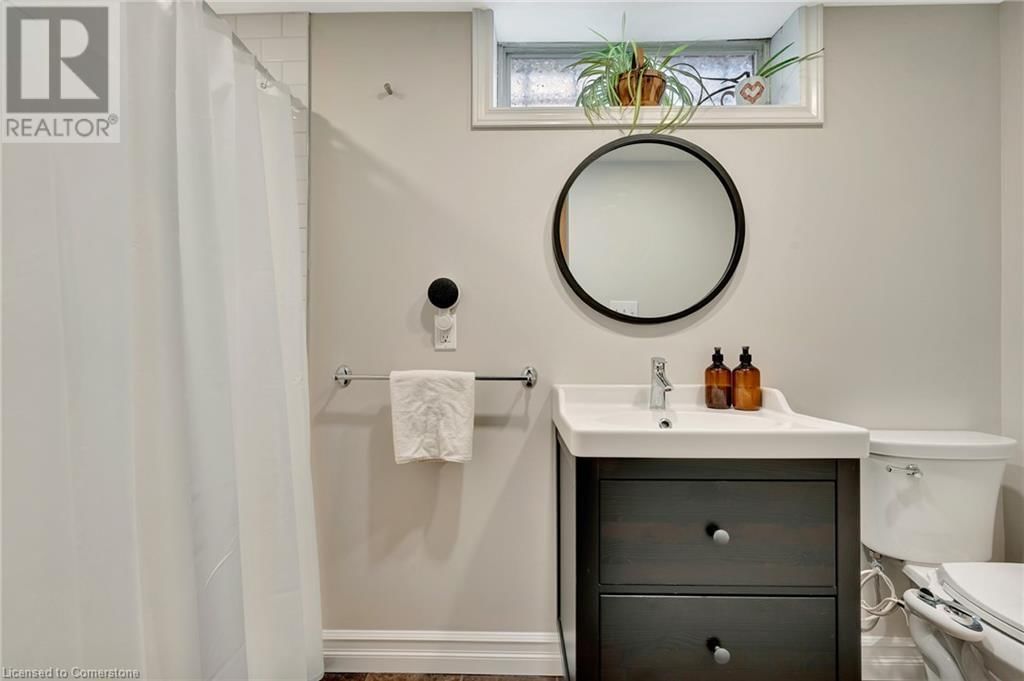 588 HIGHPOINT AVENUE Image 31