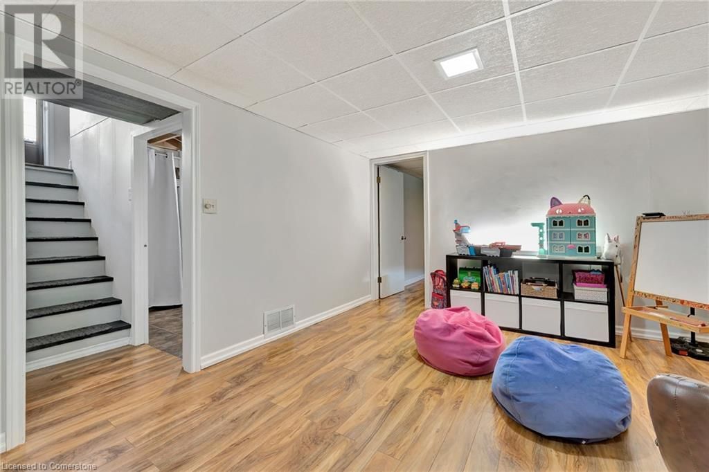 588 HIGHPOINT AVENUE Image 32