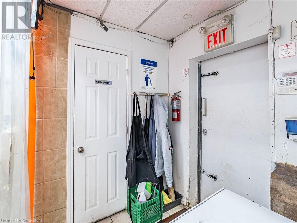 44 DEAN STREET Image 38