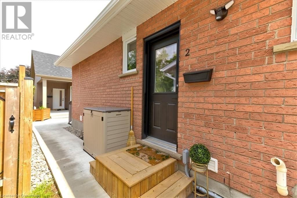 2 PIPERS GREEN COURT Image 10