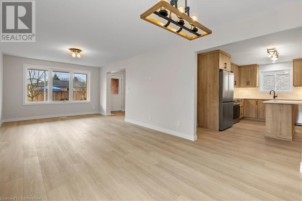 2 PIPERS GREEN COURT Image 11