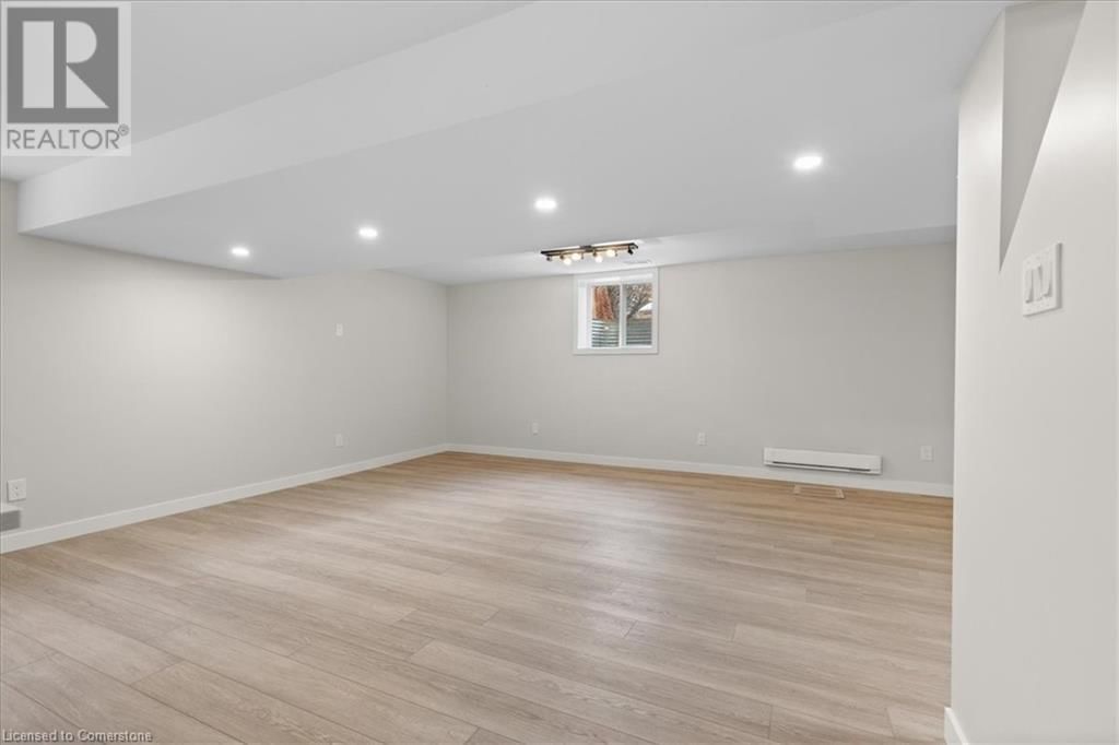 2 PIPERS GREEN COURT Image 18