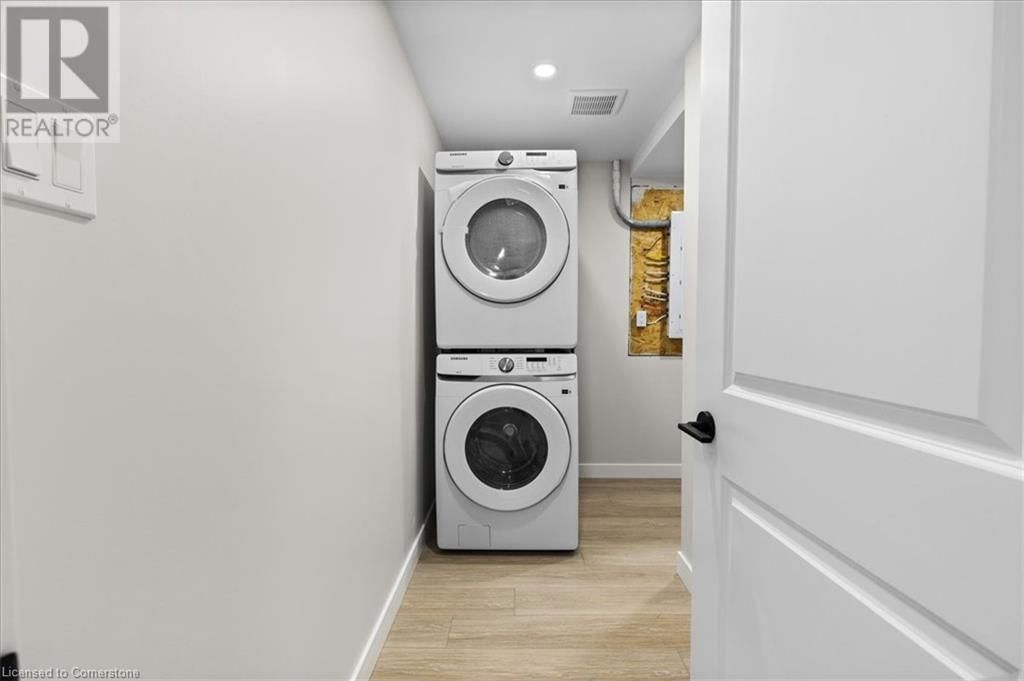 2 PIPERS GREEN COURT Image 19