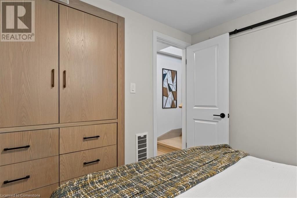 2 PIPERS GREEN COURT Image 37