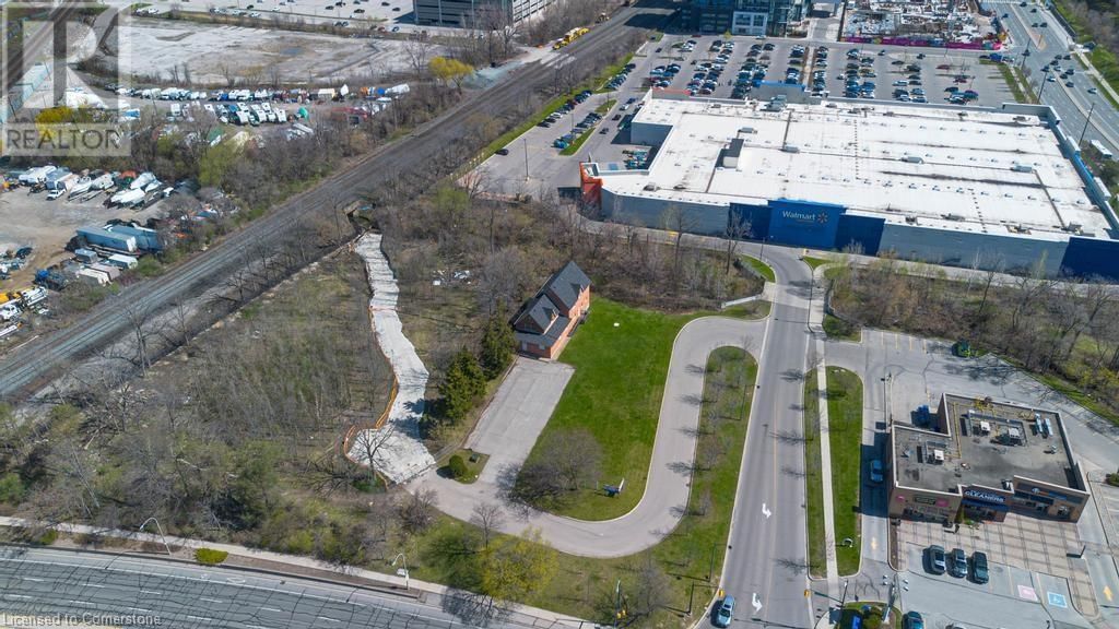 2 - 923 BRANT STREET Image 1