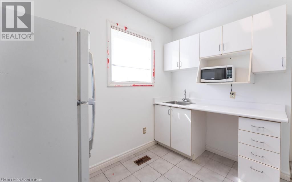 2 - 923 BRANT STREET Image 12