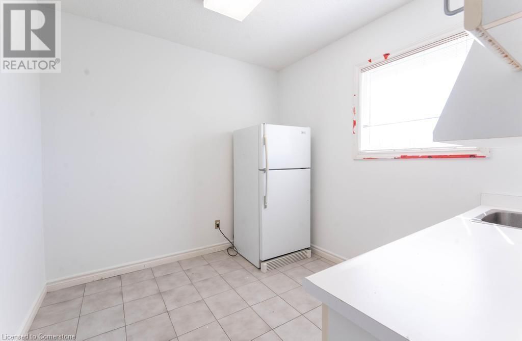 2 - 923 BRANT STREET Image 13
