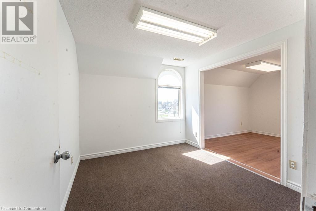 2 - 923 BRANT STREET Image 17