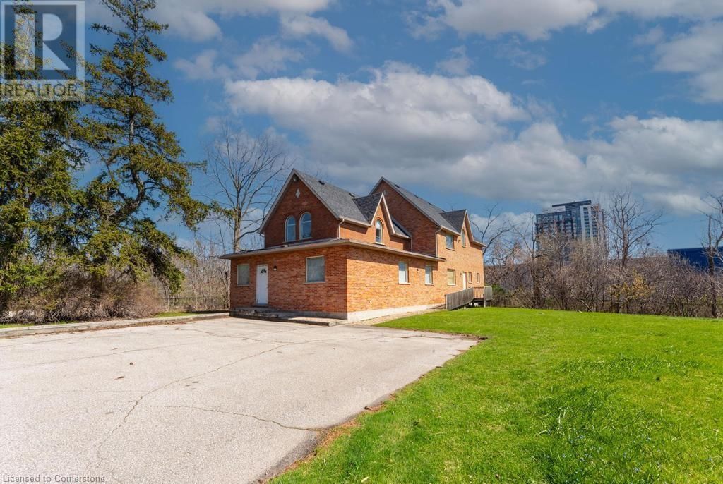 2 - 923 BRANT STREET Image 3