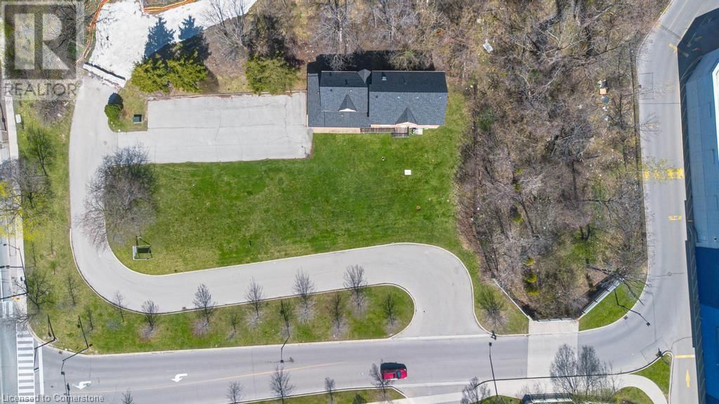 2 - 923 BRANT STREET Image 4