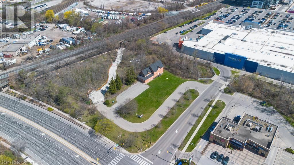 3 - 923 BRANT STREET Image 24