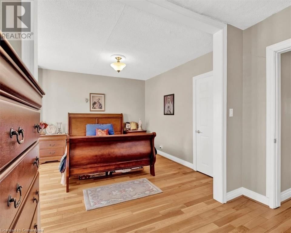 161 WENTWORTH STREET NORTH Image 17