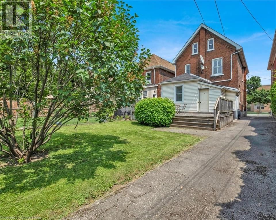 161 WENTWORTH STREET NORTH Image 27