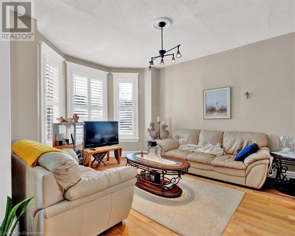 161 WENTWORTH STREET NORTH Image 5