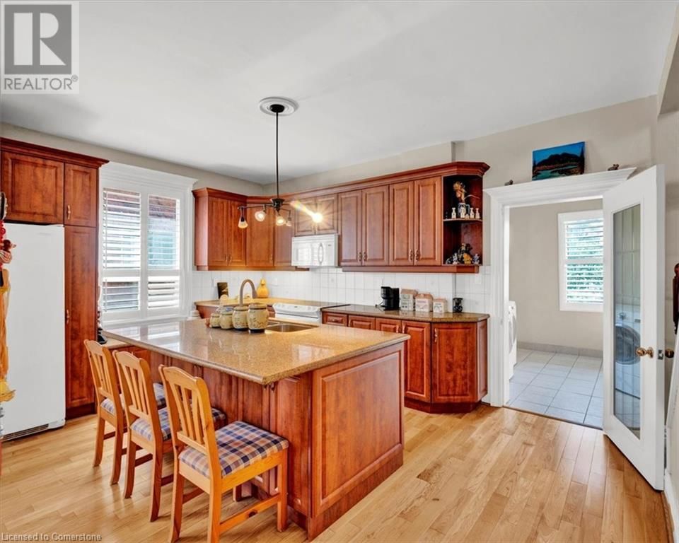 161 WENTWORTH STREET NORTH Image 6