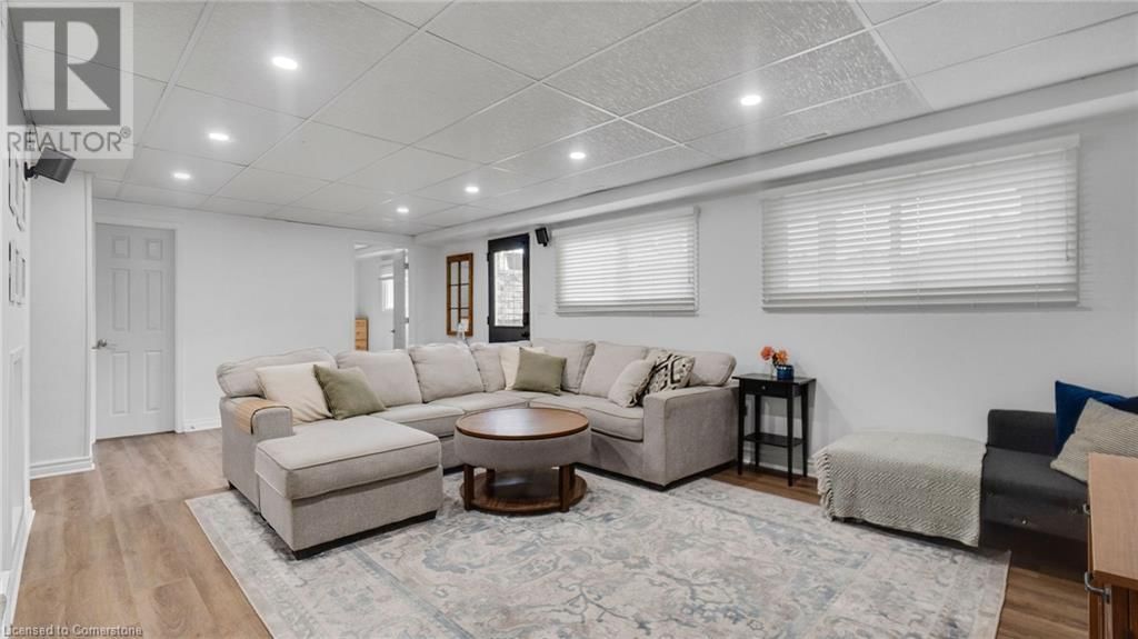 8 JESSICA DRIVE Image 26
