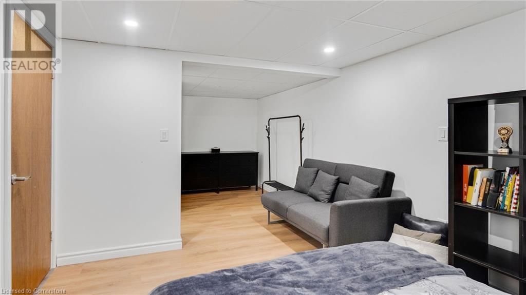 8 JESSICA DRIVE Image 34