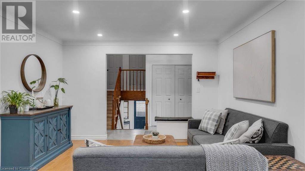 8 JESSICA DRIVE Image 9