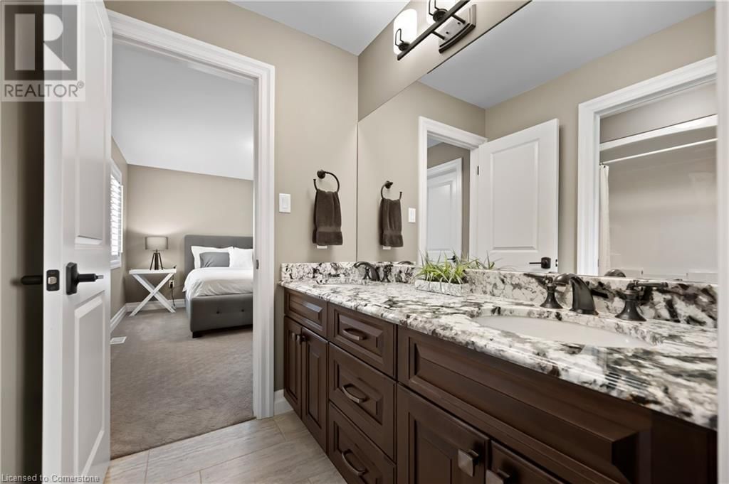 546 MANOR RIDGE CRESCENT Image 32