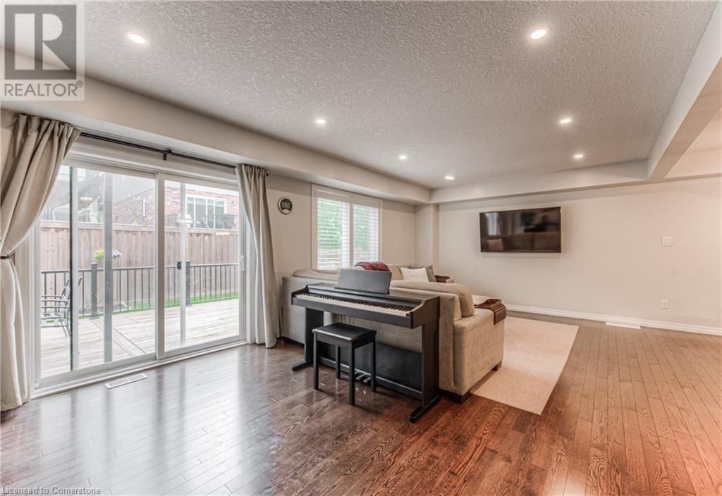 403 MOORLANDS CRESCENT Image 16