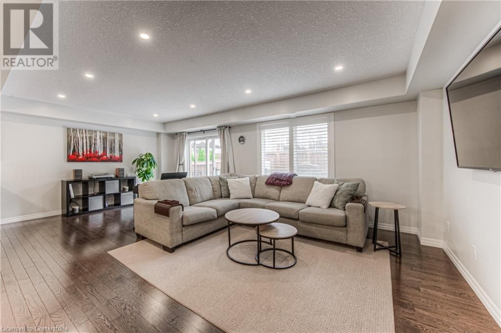 403 MOORLANDS CRESCENT Image 17
