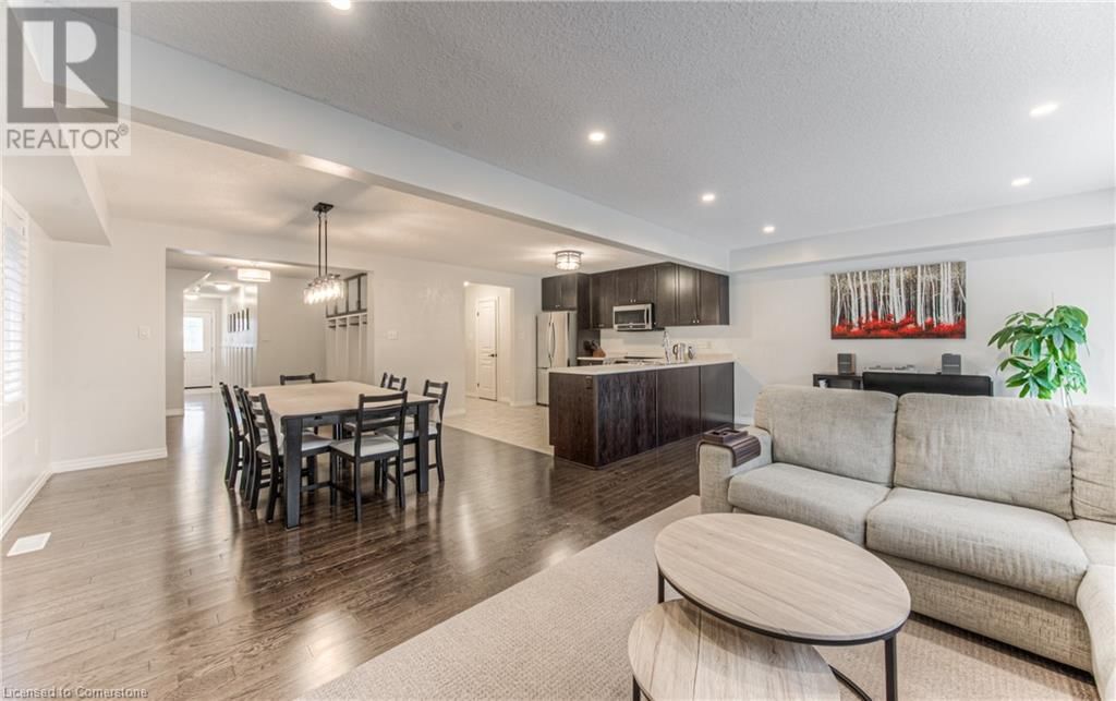 403 MOORLANDS CRESCENT Image 18