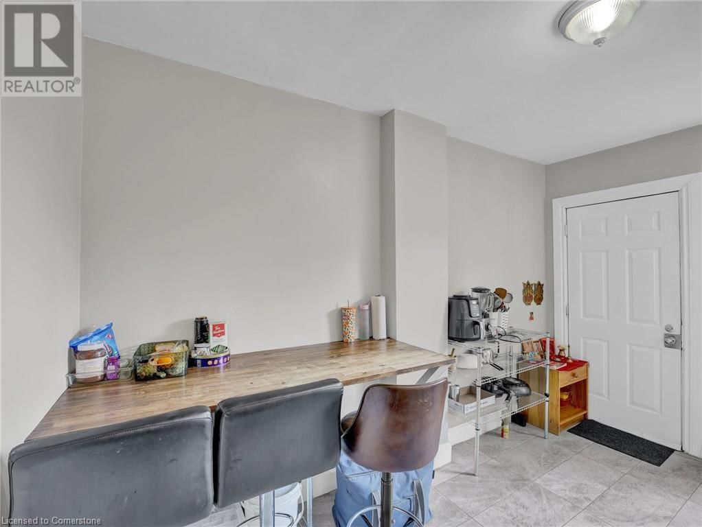 214 MARY STREET Image 20