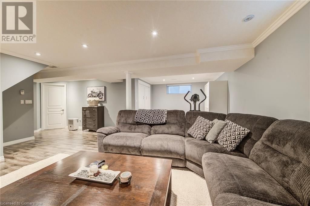 719 FRONTENAC CRESCENT Image 27