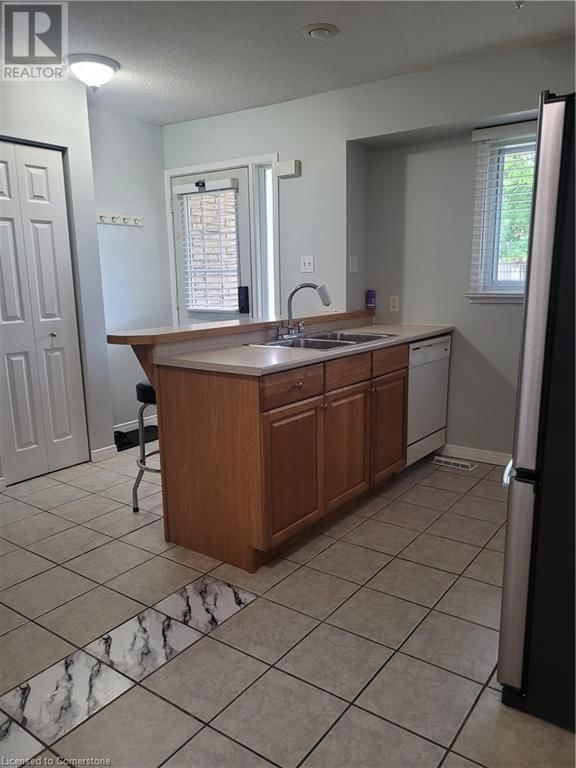 10 - 211 VERONICA DRIVE Image 4