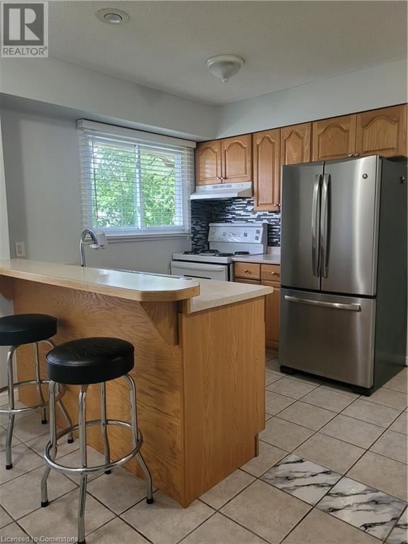 10 - 211 VERONICA DRIVE Image 5