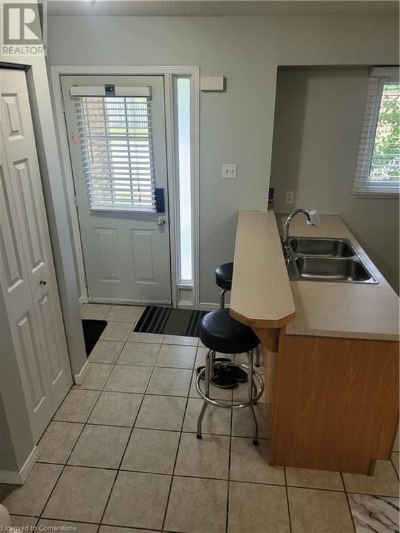 10 - 211 VERONICA DRIVE Image 6