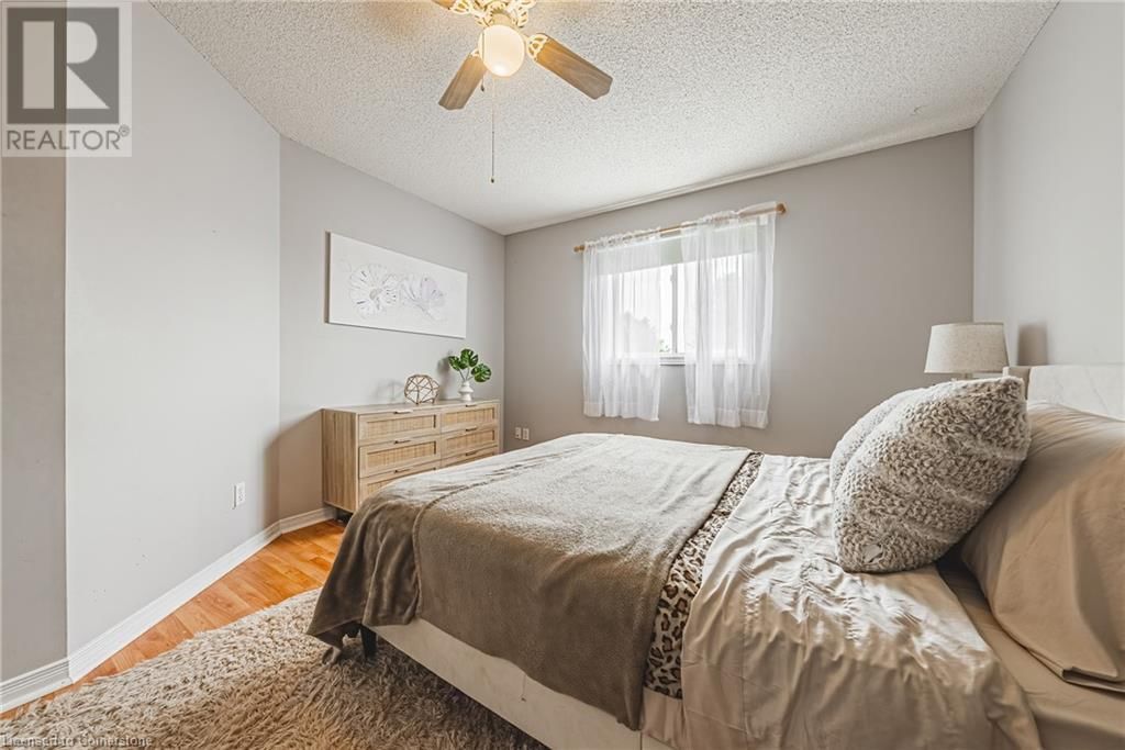 77 DYER COURT Image 17