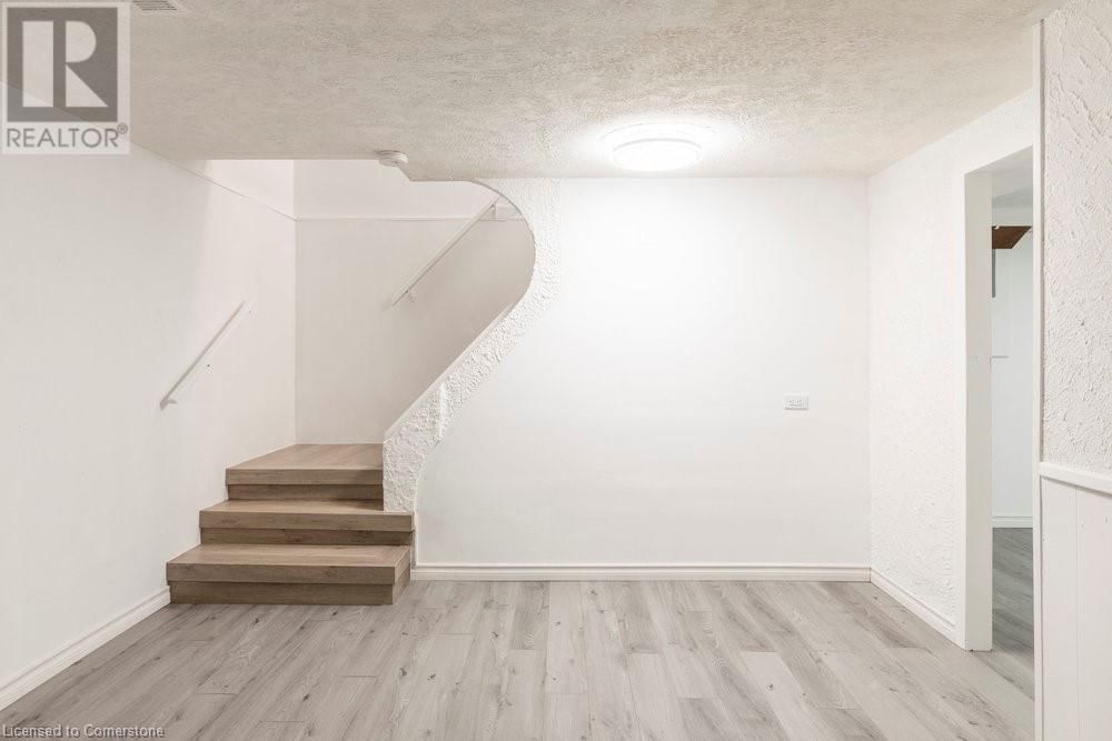 8477 DICKENSON ROAD EAST Image 32