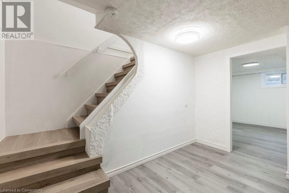 8477 DICKENSON ROAD EAST Image 33