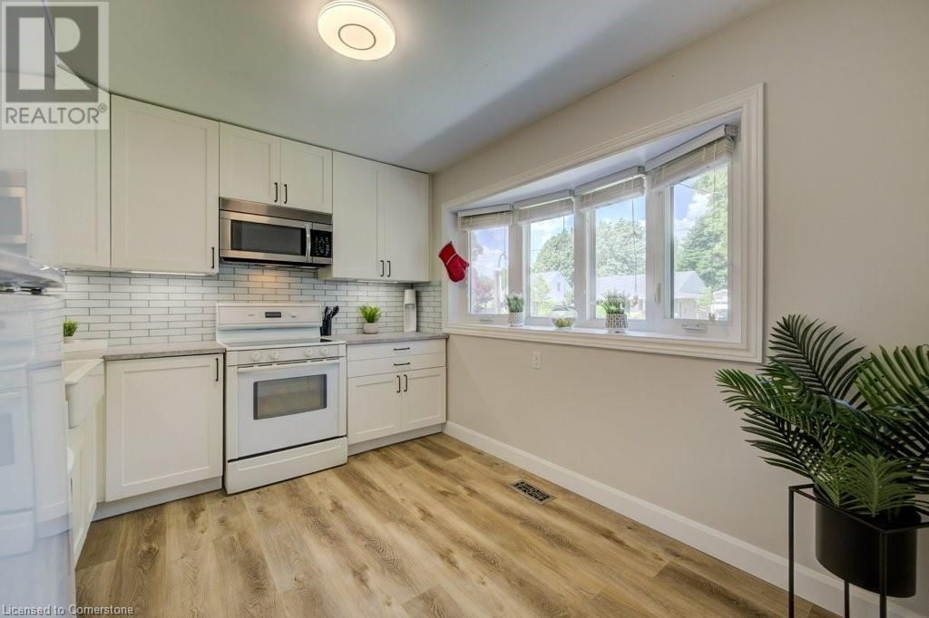 89 ROXBOROUGH AVENUE Image 12