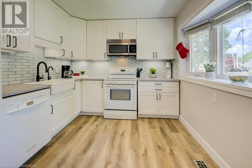 89 ROXBOROUGH AVENUE Image 13